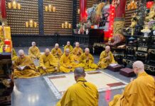 Quận 5: Bố tát, thính giới chung của chư Tôn đức Ban Trị sự GHPGVN quận 5 tại chùa Vạn Phật