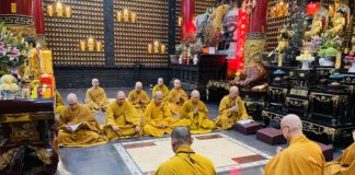 Quận 5: Bố tát, thính giới chung của chư Tôn đức Ban Trị sự GHPGVN quận 5 tại chùa Vạn Phật