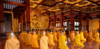 Trang nghiêm lễ Bố tát, thính giới tại Việt Nam Quốc Tự