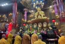 Quận 5: Lễ Bố tát, thính giới chung tại chùa Vạn Phật.