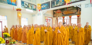 Quận 10: Lễ Bố tát, thính giới tại chùa Pháp Hội