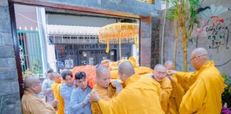 Trang nghiêm cung thỉnh nhục thân cố Hoà thượng Thích Chơn Trí nhập kim quan