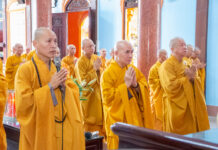 Quận 1: Chư Tăng Bố tát, thính giới tại Tổ đình Vạn Thọ