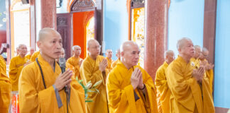 Quận 1: Chư Tăng Bố tát, thính giới tại Tổ đình Vạn Thọ