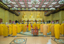 Quận 10: Lễ Bố tát, thính giới định kỳ tại chùa Giác Ngộ