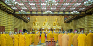 Quận 10: Lễ Bố tát, thính giới định kỳ tại chùa Giác Ngộ