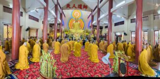 Phú Nhuận: Chư Tăng Ni Bố-tát, tụng giới.