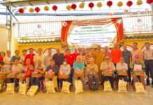 Ban Từ thiện xã hội Báo Giác Ngộ cùng các đơn vị tặng xe lăn, hỗ trợ phẫu thuật tim cho bệnh nhi