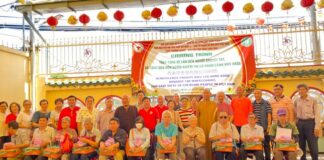 Ban Từ thiện xã hội Báo Giác Ngộ cùng các đơn vị tặng xe lăn, hỗ trợ phẫu thuật tim cho bệnh nhi