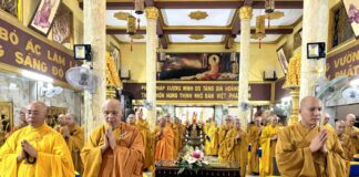 Quận 12: Chư Tôn đức trang nghiêm lễ Bố tát, thính giới tại chùa Quảng Đức