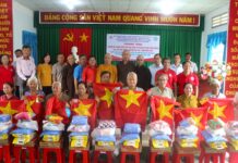 Quận 8: Trao quà cho các hộ ngư dân khó khăn tại huyện Ba Tri, tỉnh Bến Tre