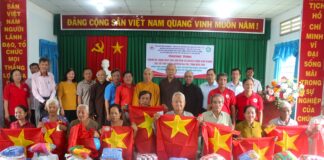 Quận 8: Trao quà cho các hộ ngư dân khó khăn tại huyện Ba Tri, tỉnh Bến Tre