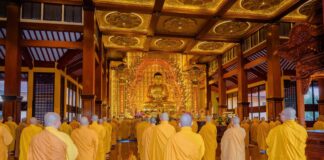 Chư Tăng Ban Trị sự Phật giáo TP.HCM tác pháp Tự tứ tại Việt Nam Quốc Tự