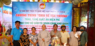 Quận 8: Chùa Pháp Thiền trao quà đến bà con nghèo, các em học sinh có hoàn cảnh khó khăn