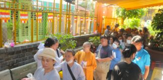 Quận 8: Tịnh xá Ngọc Sơn tặng quà đến bà con khiếm thị