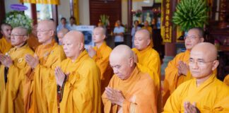 Ban Trị sự Phật giáo TP.HCM viếng tang cố Hòa thượng Thích Huệ Cảnh