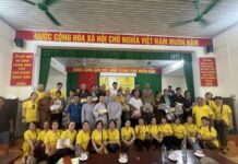 Quận 12: Ban Trị sự GHPGVN quận tổ chức trao quà đến bà con vùng bão lũ