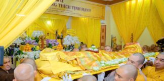 Trang nghiêm lễ nhập kim quan cố Trưởng lão Hoà thượng Thích Tịnh Hạnh