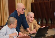 Chùm ảnh: Ngày thứ hai Khóa bồi dưỡng thiết kế truyền thông Phật giáo năm 2024