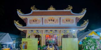 Thắp nến tưởng niệm cố Ni trưởng Thích nữ Bửu Hoà