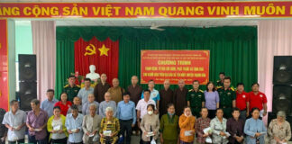 Quận 8: Trao quà hỗ trợ bà con vùng biên giới Long An