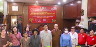 Quận 8: Chùa Lộc Dã trao quà Tết cho người khiếm thị