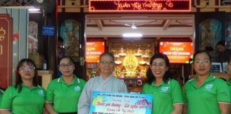 Phú Nhuận: Quan Âm tu viện trao quà Tết hỗ trợ các hoàn cảnh khó khăn