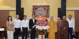 Đại tá Nguyễn Hồng Phong thăm và chúc Tết Đức Pháp chủ GHPGVN