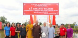 Quận 8: Ban Trị sự Phật giáo quận 8 thăm, tặng quà và bàn giao cầu nông thôn mới tại tỉnh Cà Mau