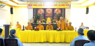 Ban Hướng dẫn Phật tử TP.HCM trao chứng nhận đến Phật tử khóa tu “Học Hạnh Xuất Gia”