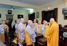 Phân ban Ni giới TP.HCM cung thỉnh HT. Thích Minh Thông giáo giới các trường hạ Ni