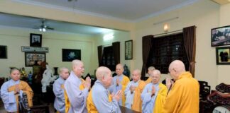 Phân ban Ni giới TP.HCM cung thỉnh HT. Thích Minh Thông giáo giới các trường hạ Ni