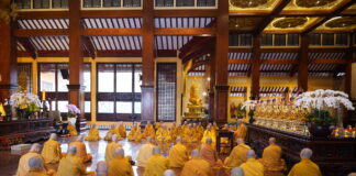 Lễ Bố-tát tập trung tại Việt Nam Quốc Tự