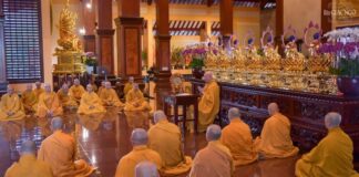 Chư Tăng TP.HCM Bố-tát, thính giới định kỳ tại Việt Nam Quốc Tự