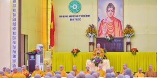 Hòa thượng Thích Lệ Trang thăm, sách tấn hành giả trường hạ Tổ đình Hội Khánh