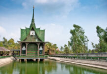 Thái Lan: Bạch Vạn Bình Tự – Ngôi chùa biểu tượng Phật giáo gắn liền thông điệp bảo vệ môi trường