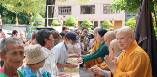 BTS GHPGVN TP.HCM trao tặng 1.000 phần quà Vu lan đến bà con khó khăn