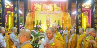 P.Phú Định: Lễ Vu Lan cài hoa hồng, dâng pháp y tại chùa Huệ Lâm