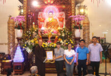 P.Phú Định: Chùa Quan Âm trao quà Vu Lan đến bà con khó khăn