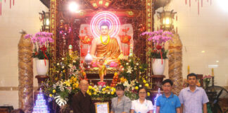 P.Phú Định: Chùa Quan Âm trao quà Vu Lan đến bà con khó khăn