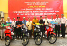 P.Phú Định: Chùa Long Hoa hỗ trợ học sinh và thanh niên xuất ngũ