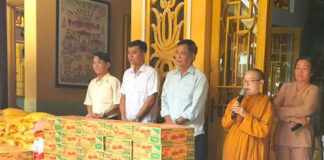 Phú Định: Tịnh xá Ngọc Sơn trao quà cho người khiếm thị mùa Vu Lan PL.2569