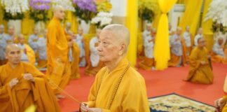 Đức Pháp chủ GHPGVN và chư Tôn đức Trung ương, TP.HCM viếng tang Trưởng lão Hòa thượng Thích Từ Thông