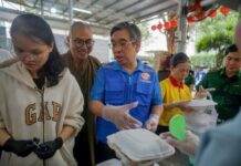 Phục vụ miễn phí hơn 10.000 suất cơm mỗi ngày tại vùng lũ Khánh Hòa