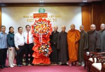 Lãnh đạo Sở Dân tộc và Tôn giáo TP.HCM chúc mừng Ban Trị sự Phật giáo TP.HCM nhân kỷ niệm 44 năm thành lập GHPGVN