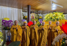 Ban Trị sự GHPGVN TP.HCM viếng tang Trưởng lão Hòa thượng Thích Giải Kinh