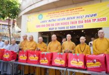 Ban Trị sự Phật giáo TP.HCM trao 1.000 phần quà Tết đến các bà con khó khăn