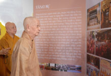 Đức Pháp chủ GHPGVN quang lâm tham quan không gian triển lãm tại Việt Nam Quốc Tự