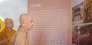 Đức Pháp chủ GHPGVN quang lâm tham quan không gian triển lãm tại Việt Nam Quốc Tự