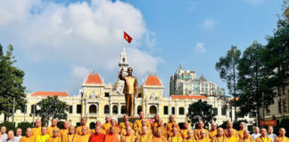 Phật giáo TP.HCM dâng hoa tưởng niệm Tượng đài Chủ tịch Hồ Chí Minh